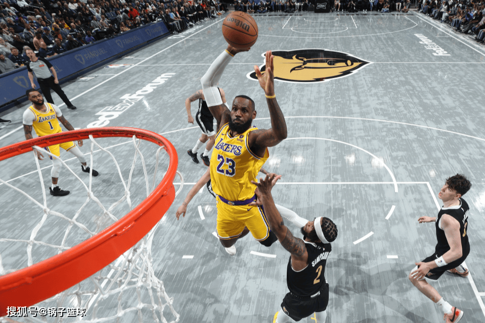 湖人险胜加拿大男篮,哈里斯完成帽子戏法的简单介绍 湖人险胜加拿大男篮,哈里斯完成帽子戏法的简单介绍