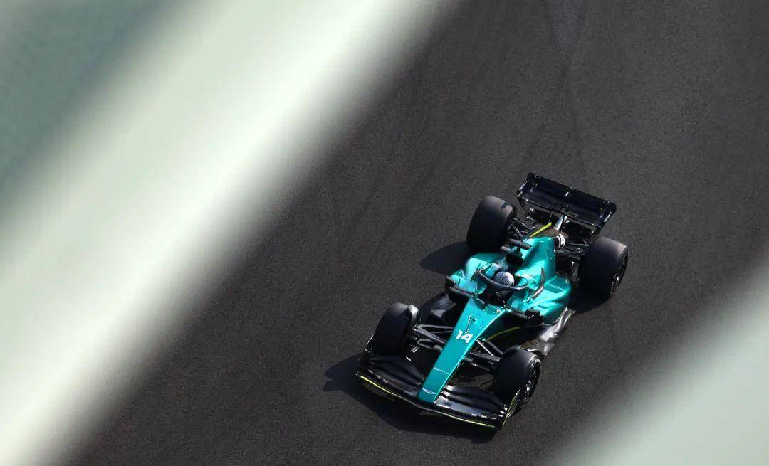 阿斯顿马丁力克雷诺车队，阿隆索点燃赛场的简单介绍