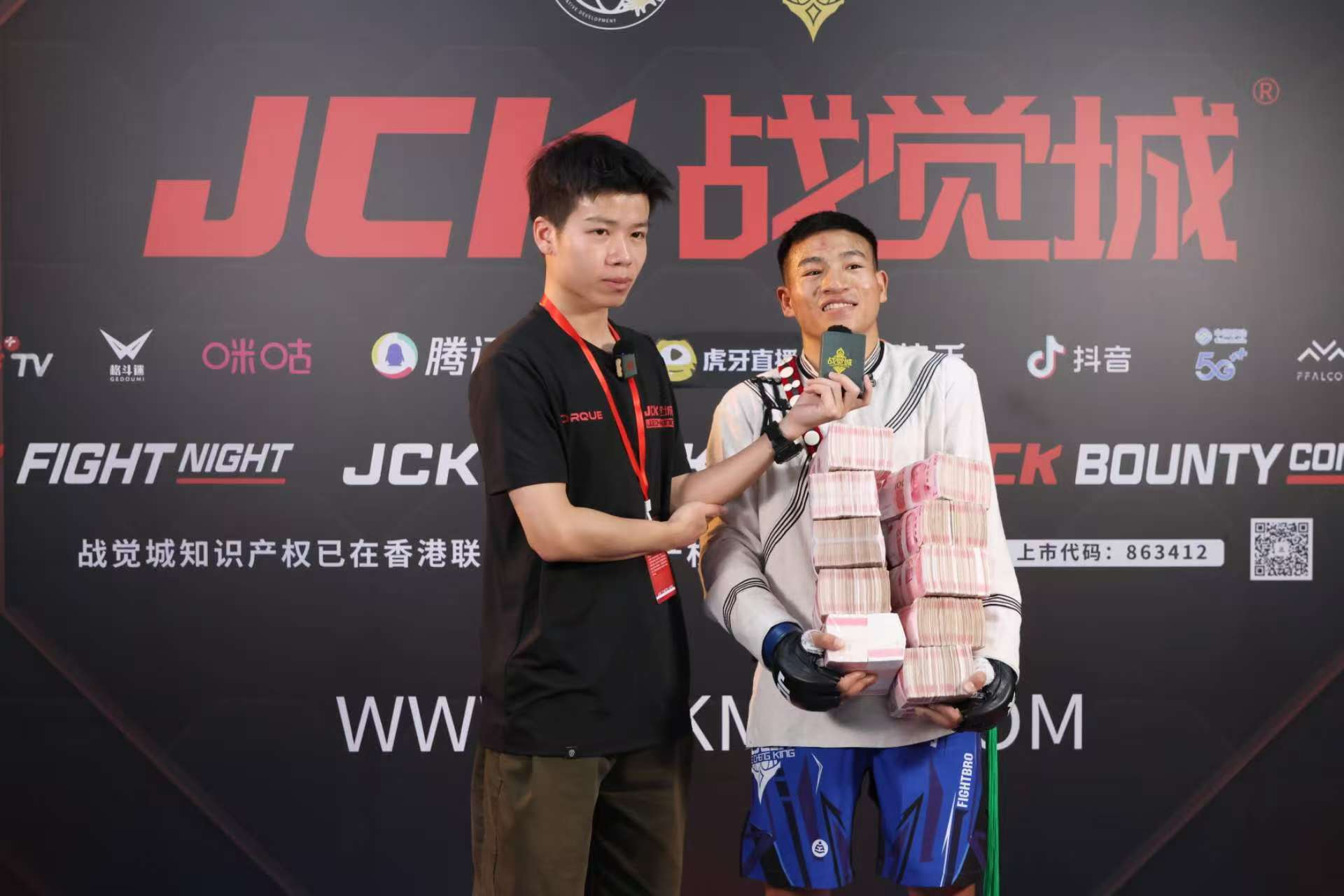 拳击战术调整奏效，成功扭转局势的简单介绍