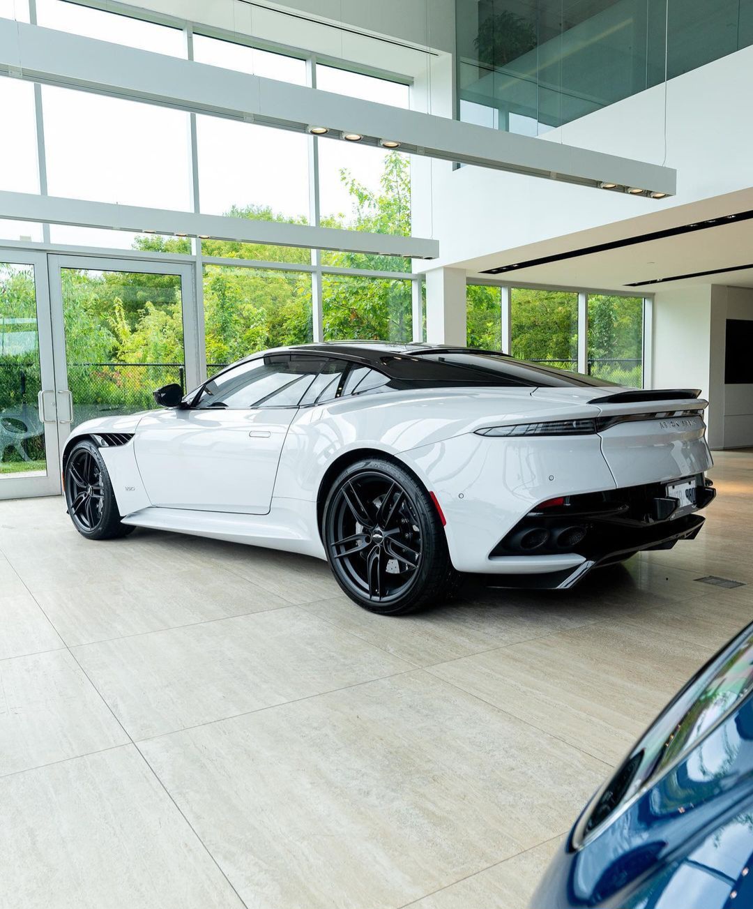 阿斯顿马丁完胜哈斯车队,佩雷兹高光表现 阿斯顿马丁完胜哈斯车队,佩雷兹高光表现