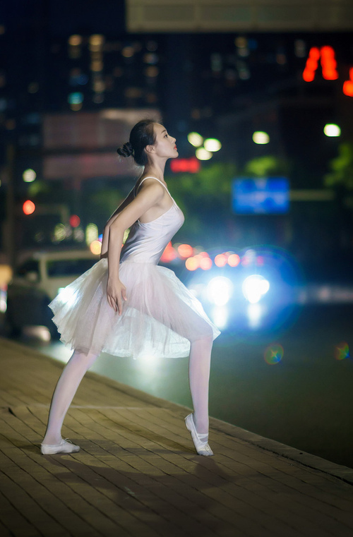 逆袭与突破，哈斯战术奇袭力压阿斯顿马丁，勒克莱尔单圈艺术刷新纪录