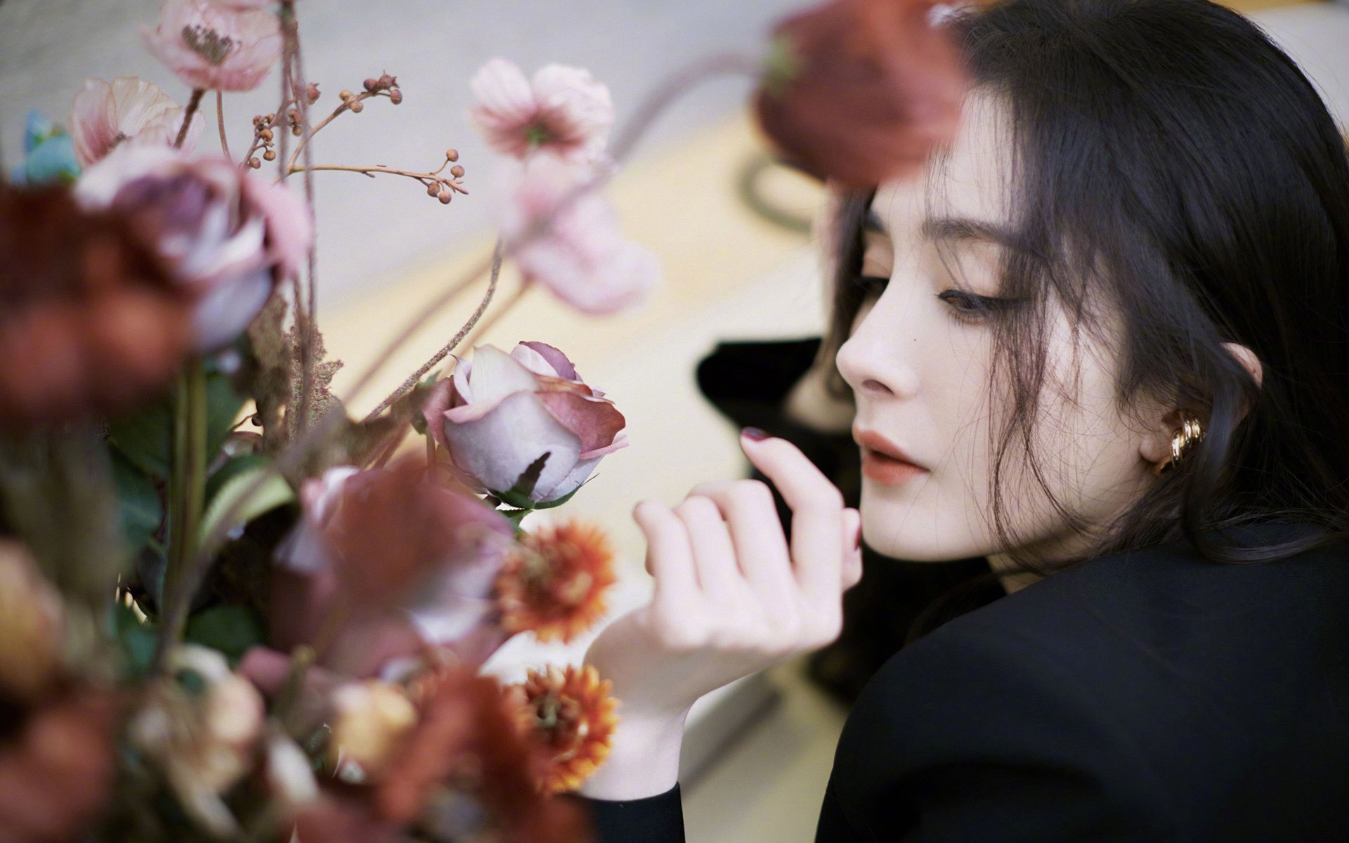 欧冠决赛焦点战,凯尔特人一波流席卷新疆队,跨界对决引爆全球热议